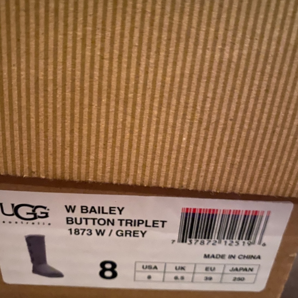 Ugg Button Bailey - image 4